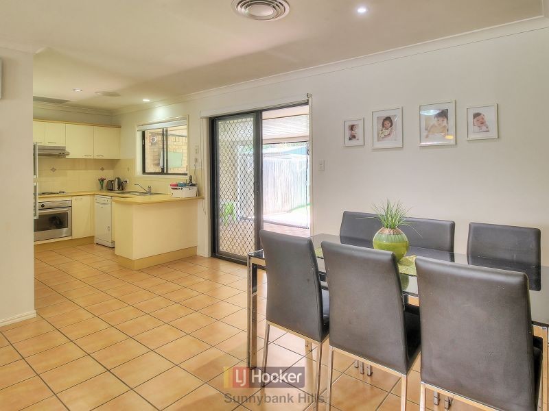 2/8 Honeysuckle Way, Calamvale QLD 4116