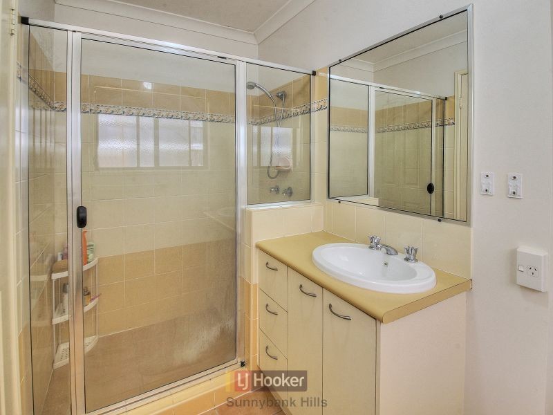 2/8 Honeysuckle Way, Calamvale QLD 4116