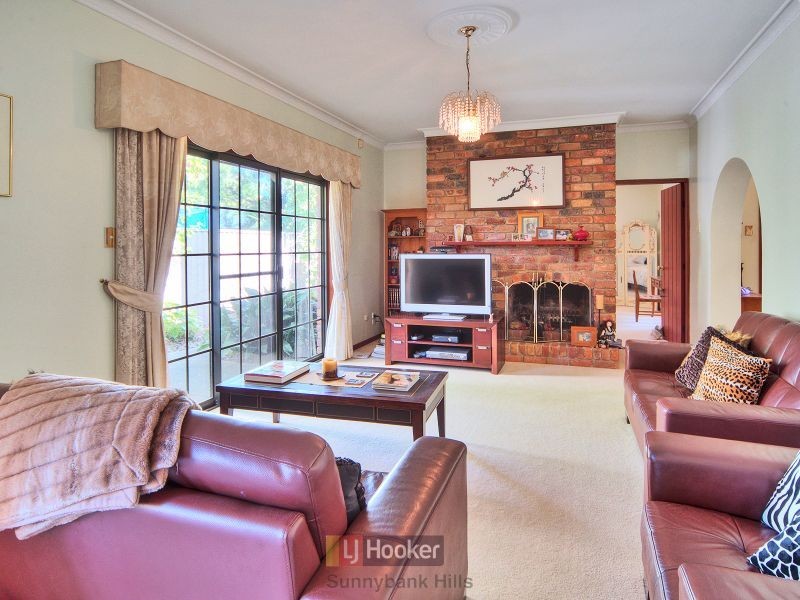 12 Bonutto Court, Robertson QLD 4109