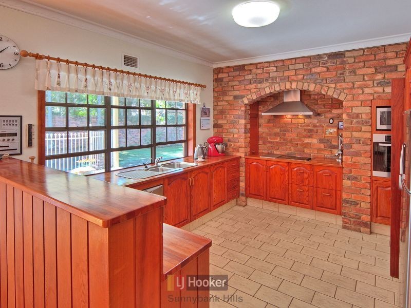 12 Bonutto Court, Robertson QLD 4109