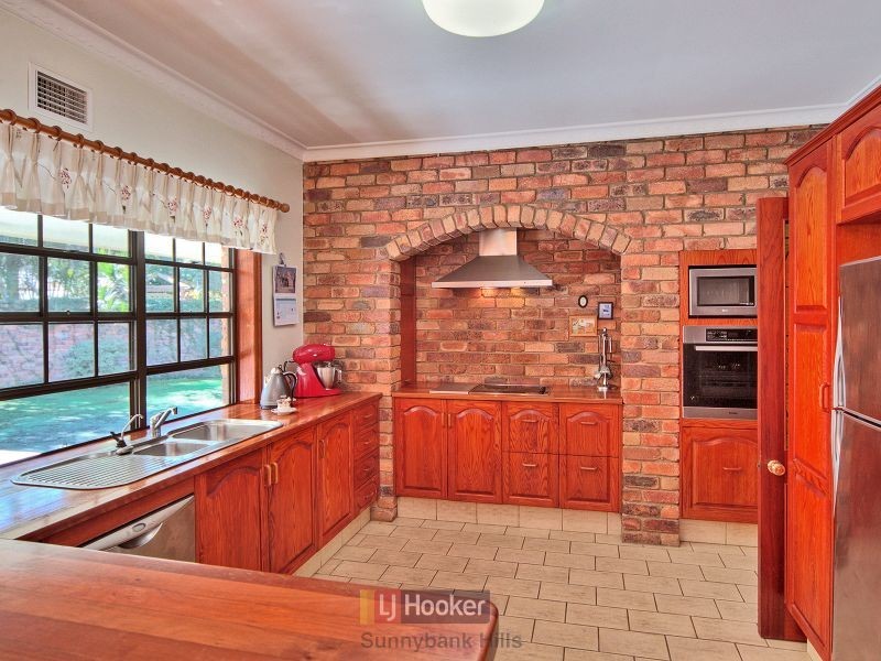 12 Bonutto Court, Robertson QLD 4109