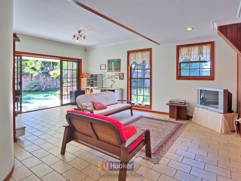 12 Bonutto Court, Robertson QLD 4109