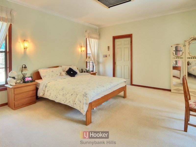 12 Bonutto Court, Robertson QLD 4109