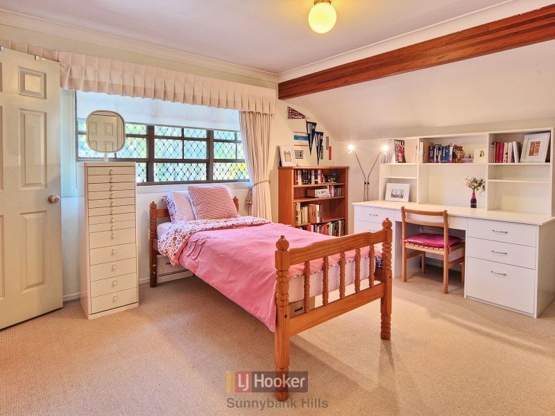 12 Bonutto Court, Robertson QLD 4109