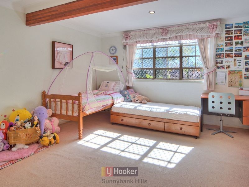 12 Bonutto Court, Robertson QLD 4109