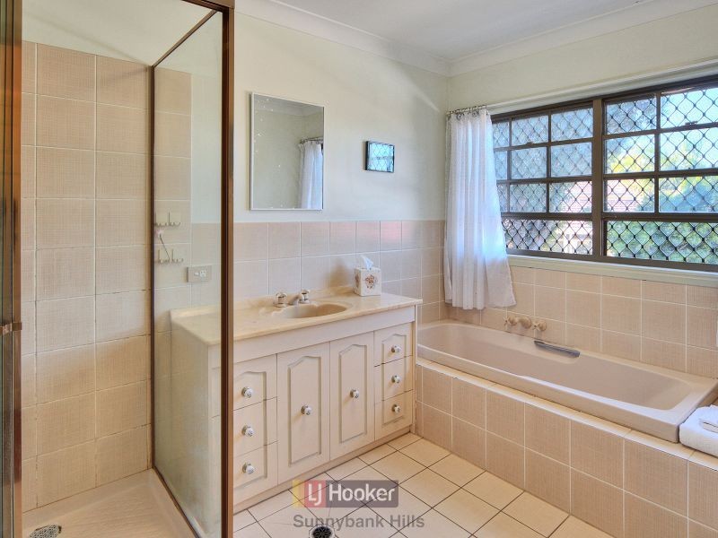 12 Bonutto Court, Robertson QLD 4109