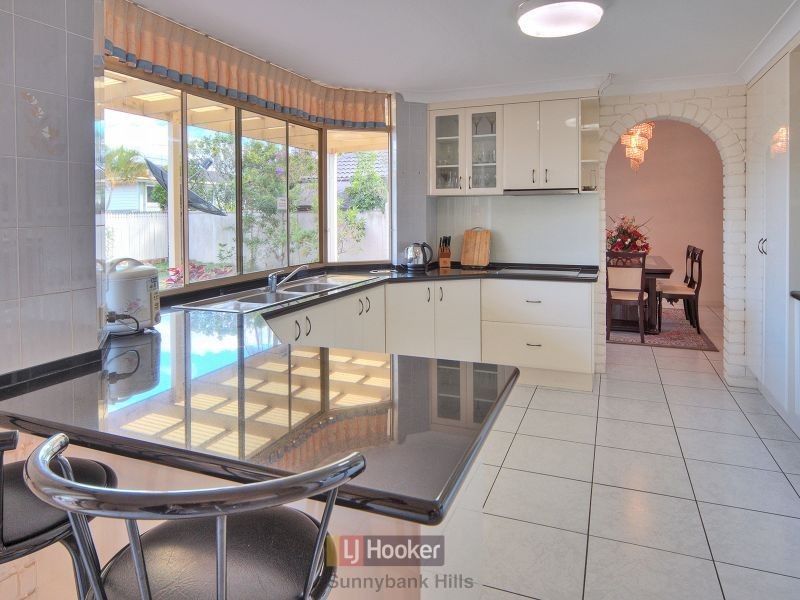 5 Kernow Street, Robertson QLD 4109