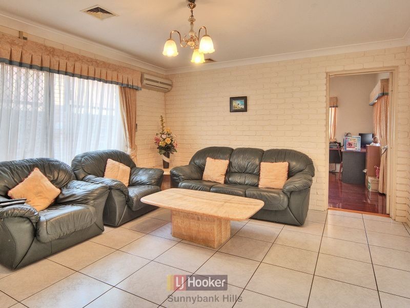 5 Kernow Street, Robertson QLD 4109