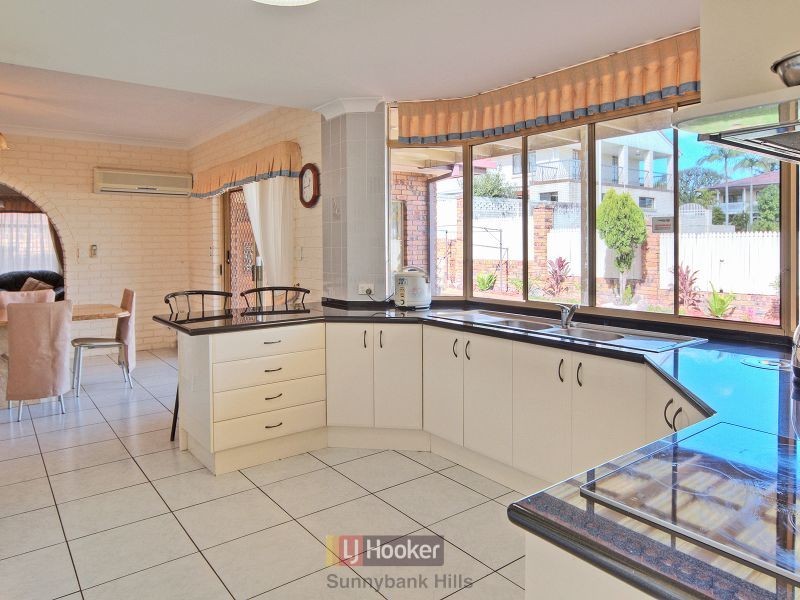 5 Kernow Street, Robertson QLD 4109