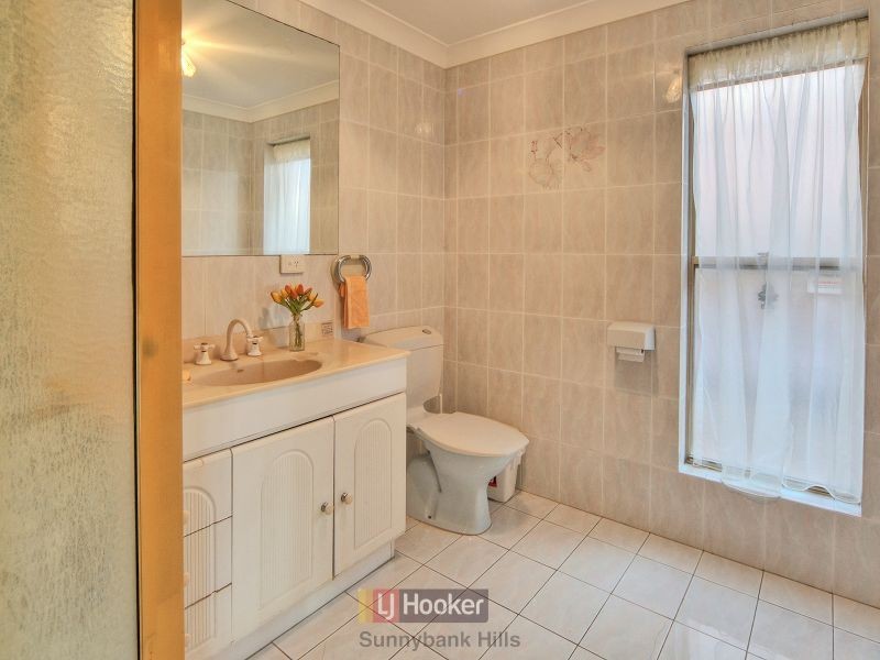 5 Kernow Street, Robertson QLD 4109