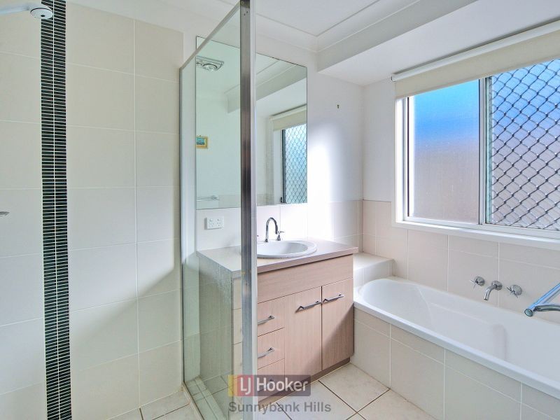 42 Mapelton Circuit, Parkinson QLD 4115