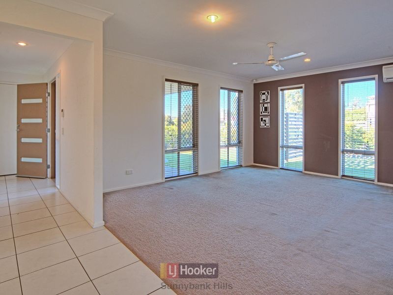 42 Mapelton Circuit, Parkinson QLD 4115