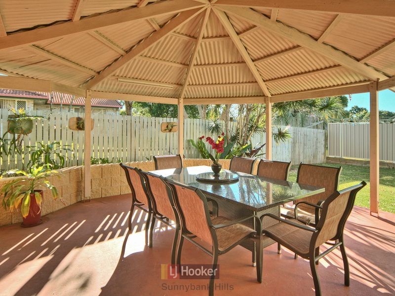 2 Helmet Court, Hillcrest QLD 4118