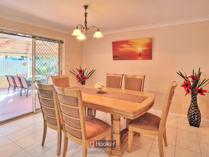 2 Helmet Court, Hillcrest QLD 4118