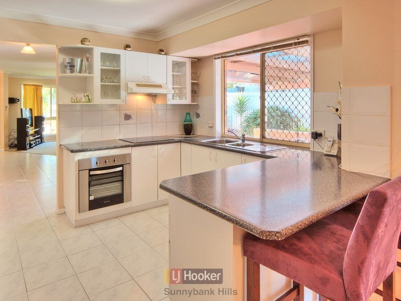 2 Helmet Court, Hillcrest QLD 4118