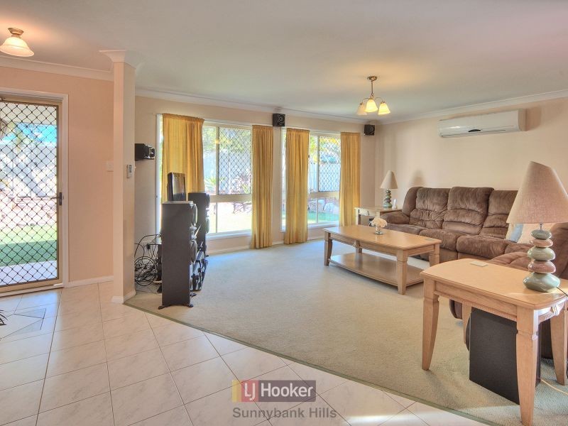 2 Helmet Court, Hillcrest QLD 4118