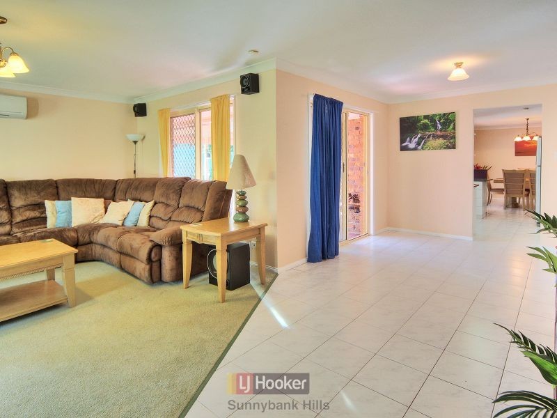 2 Helmet Court, Hillcrest QLD 4118