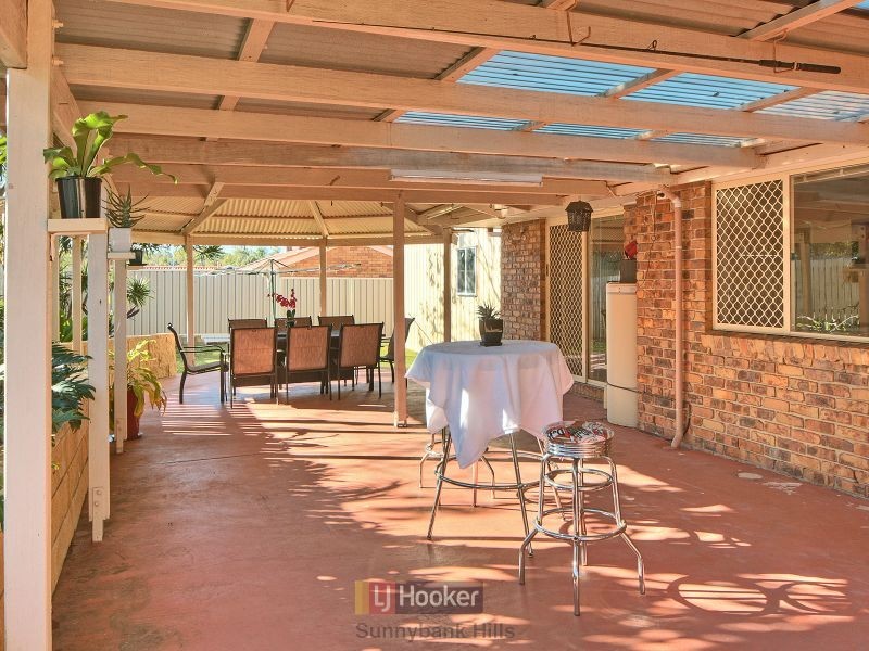 2 Helmet Court, Hillcrest QLD 4118