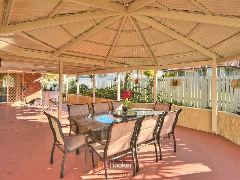 2 Helmet Court, Hillcrest QLD 4118