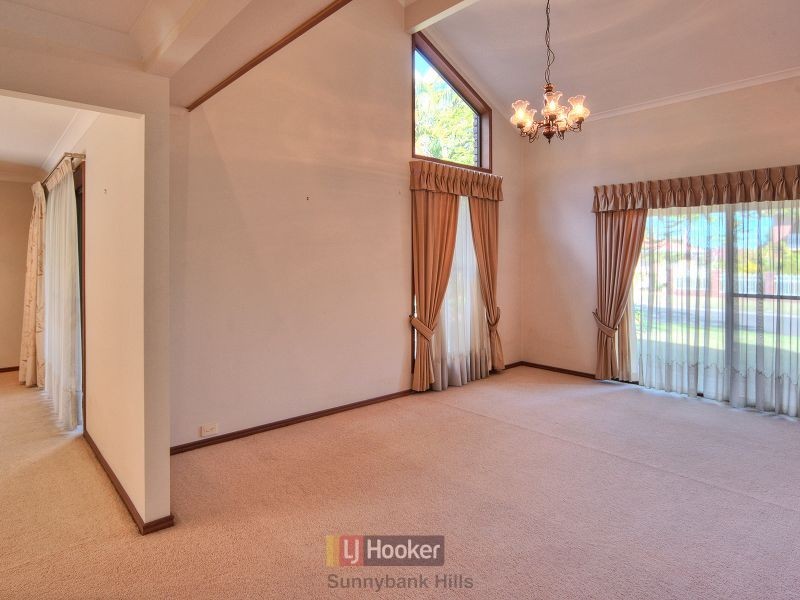 32 Veta Street, Robertson QLD 4109