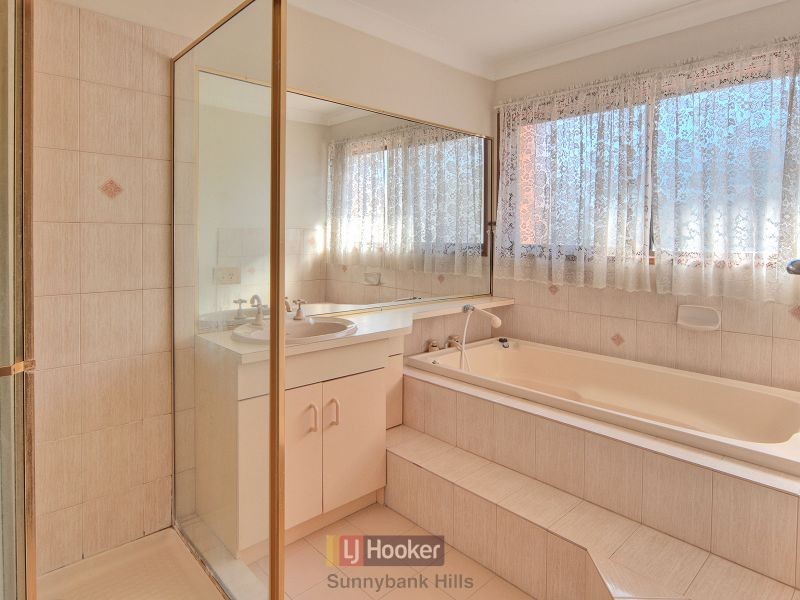 32 Veta Street, Robertson QLD 4109