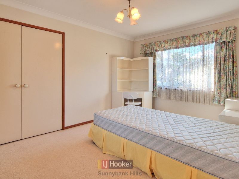 32 Veta Street, Robertson QLD 4109