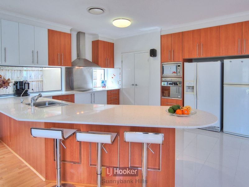 25 Cavallaro Street, Robertson QLD 4109