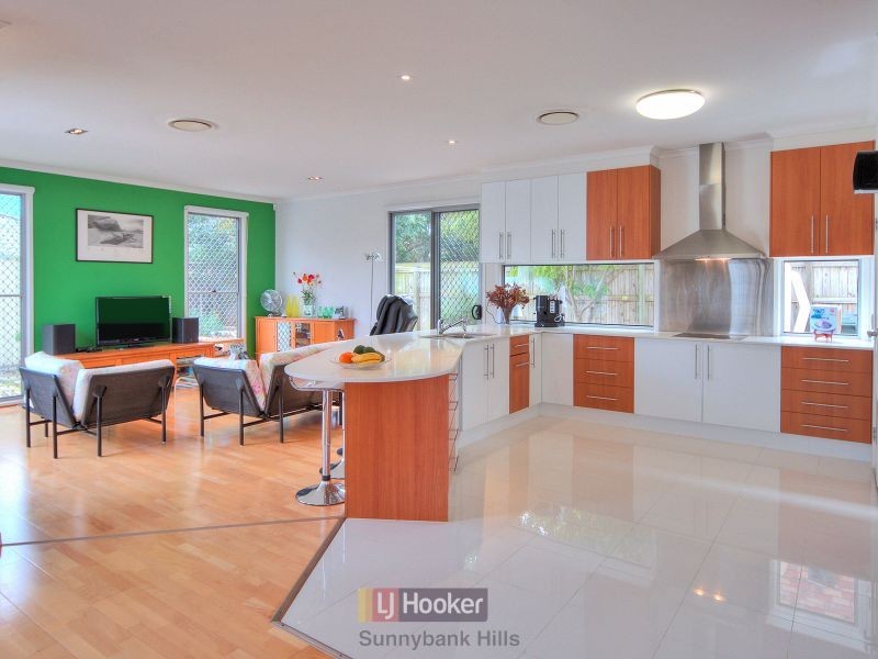 25 Cavallaro Street, Robertson QLD 4109