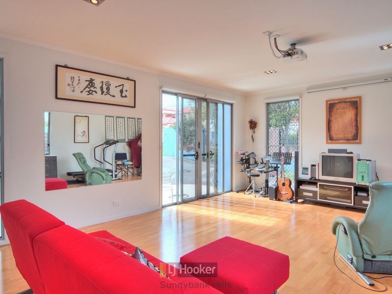 25 Cavallaro Street, Robertson QLD 4109