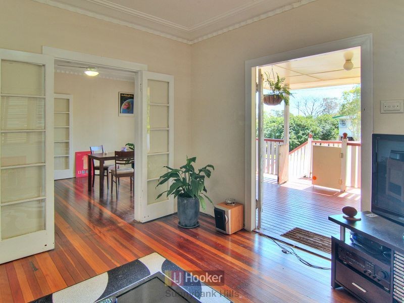 9 Evenwood Street, Coopers Plains QLD 4108