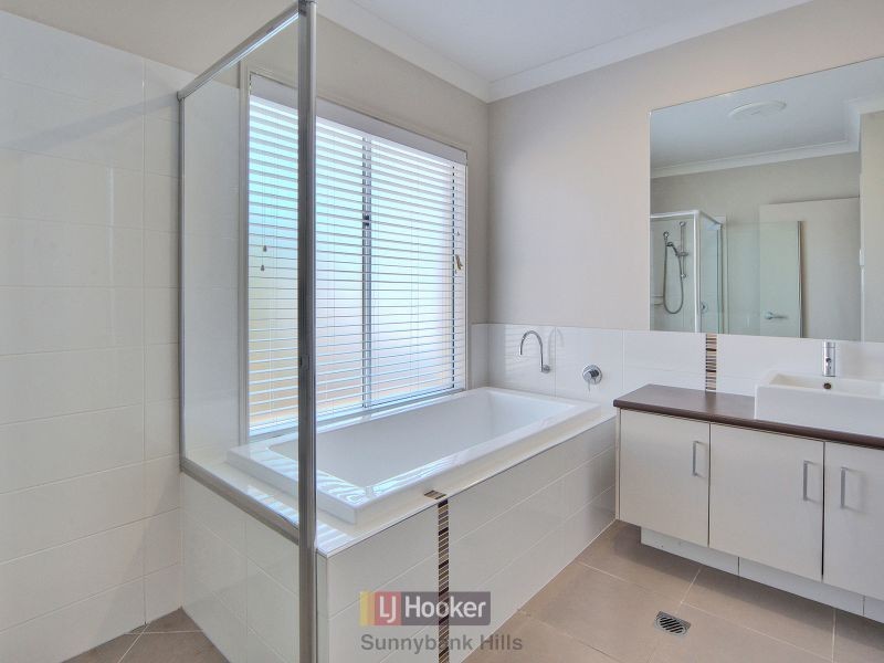 16 Larapinta Circuit, Parkinson QLD 4115