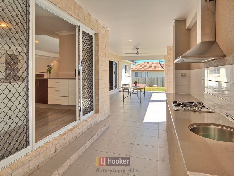 16 Larapinta Circuit, Parkinson QLD 4115