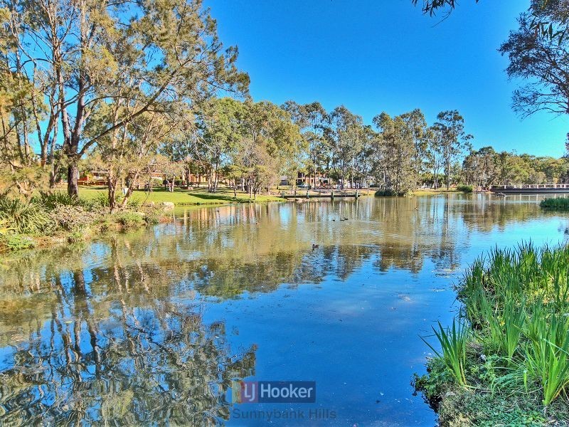 16 Larapinta Circuit, Parkinson QLD 4115