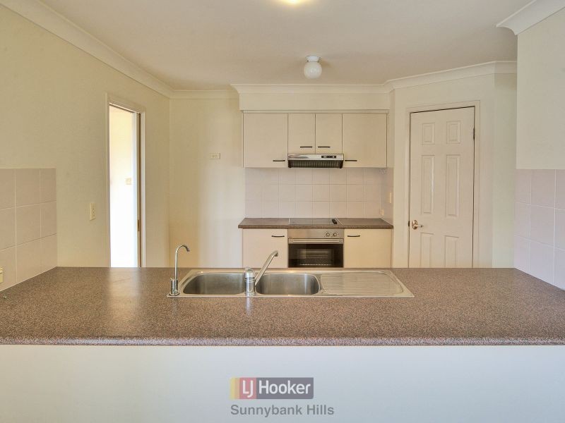 2 Hampshire Court, Calamvale QLD 4116