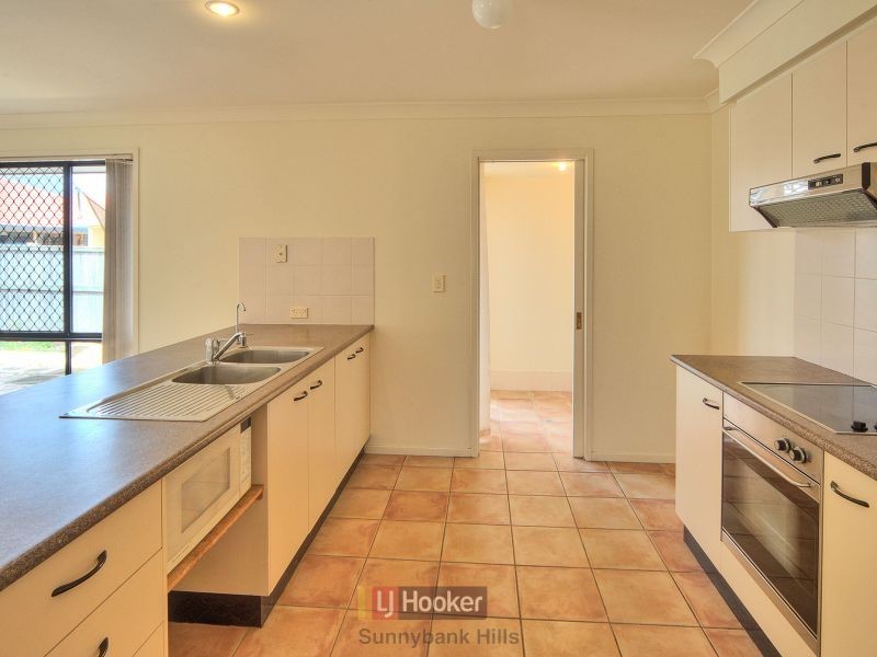 2 Hampshire Court, Calamvale QLD 4116