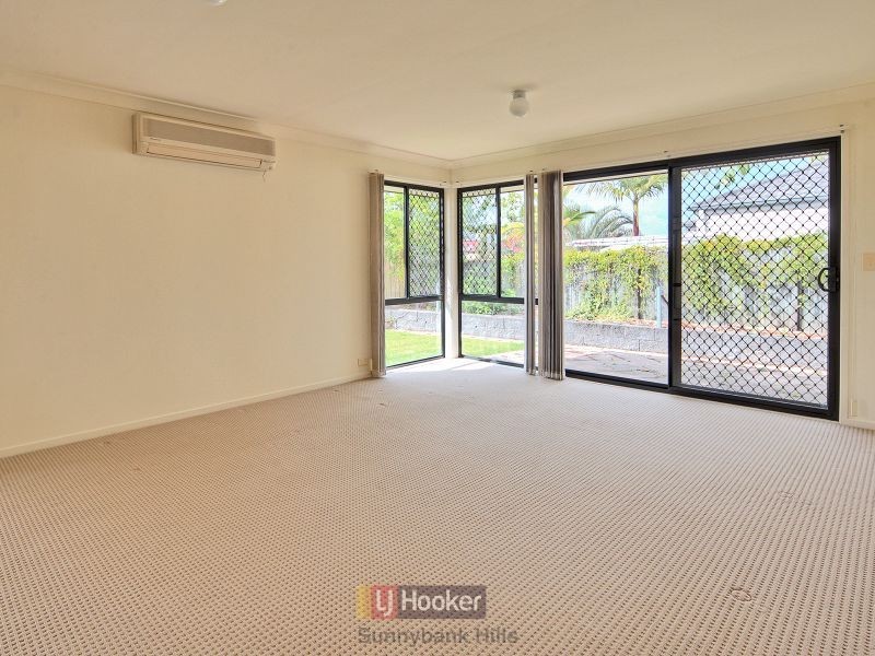 2 Hampshire Court, Calamvale QLD 4116