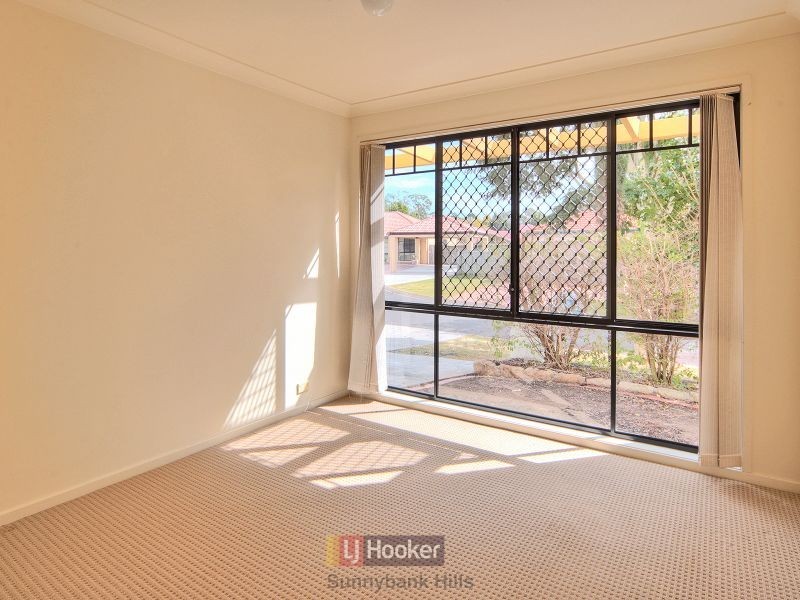 2 Hampshire Court, Calamvale QLD 4116