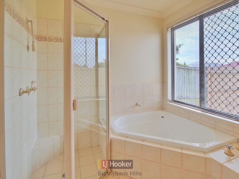 2 Hampshire Court, Calamvale QLD 4116