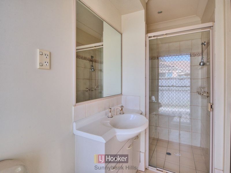 2 Hampshire Court, Calamvale QLD 4116