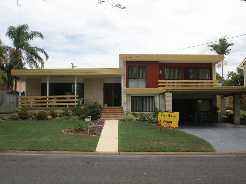 8 Genoa Street, Macgregor QLD 4109