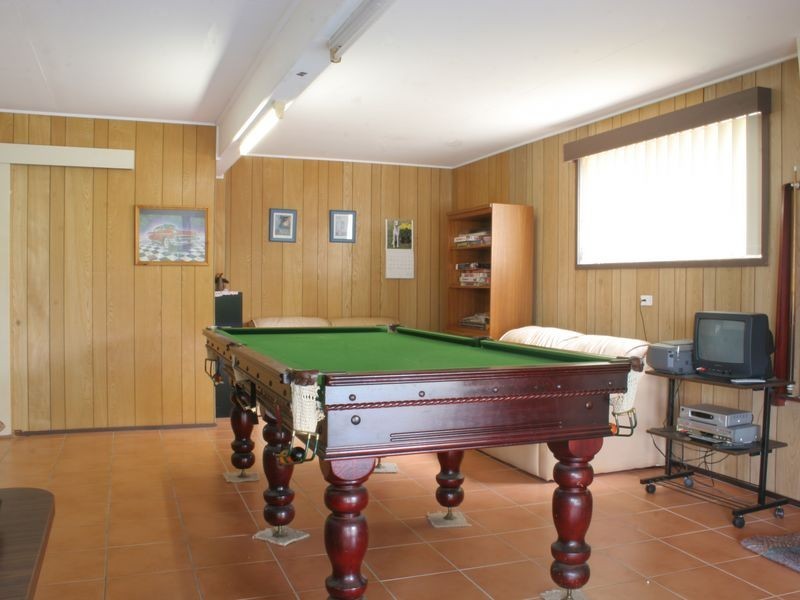 8 Genoa Street, Macgregor QLD 4109