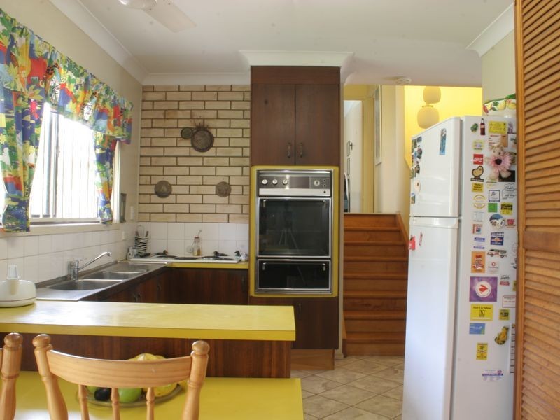 8 Genoa Street, Macgregor QLD 4109