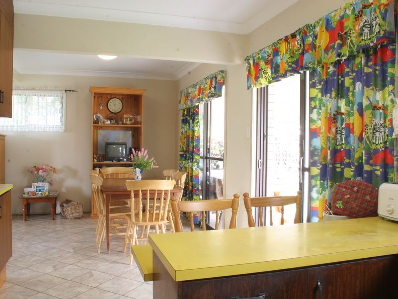 8 Genoa Street, Macgregor QLD 4109