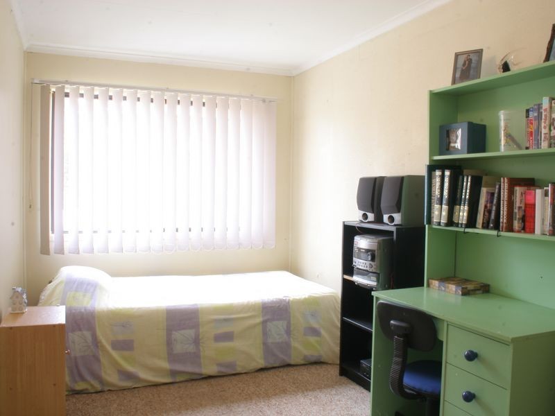 8 Genoa Street, Macgregor QLD 4109