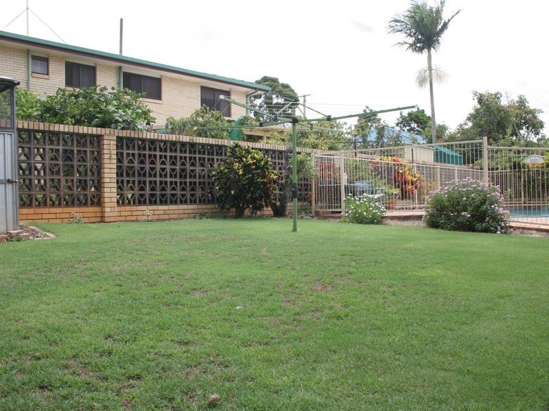 8 Genoa Street, Macgregor QLD 4109