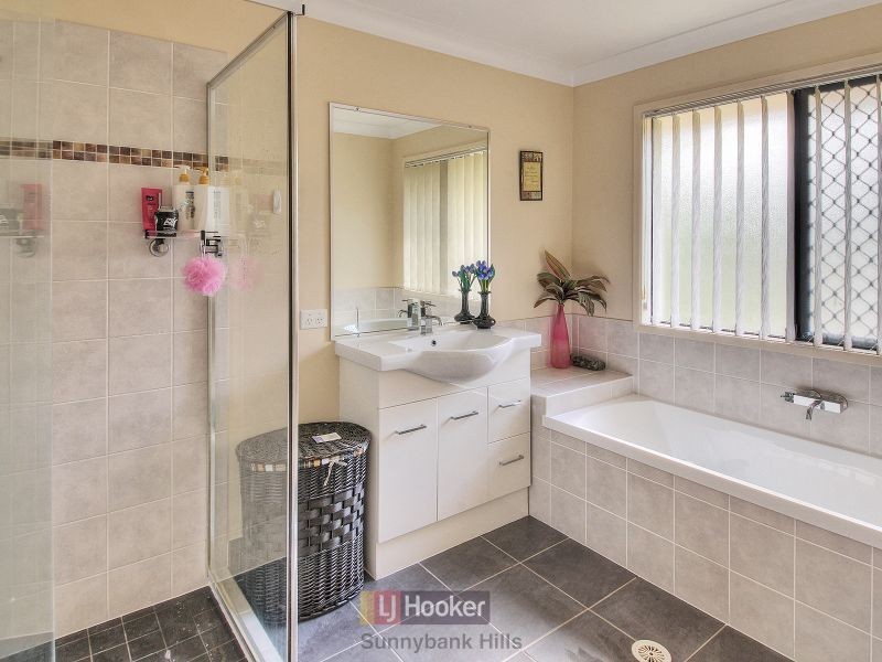 17 Hoop Pine Place, Sunnybank Hills QLD 4109