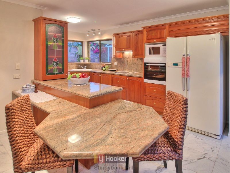 5 Belfairs Street, Robertson QLD 4109