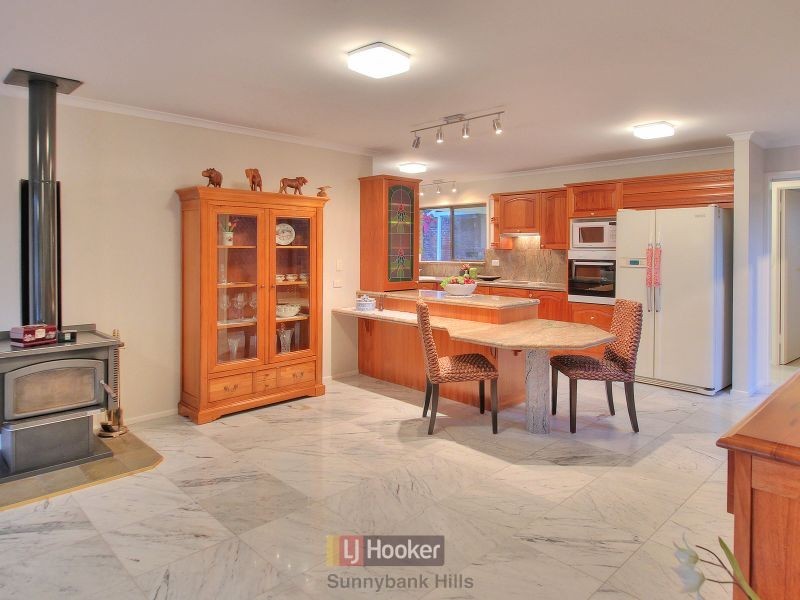 5 Belfairs Street, Robertson QLD 4109