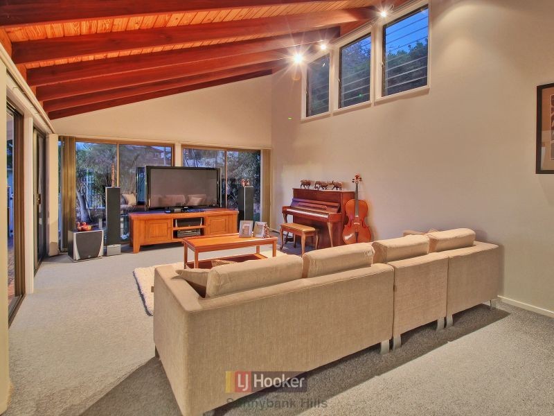 5 Belfairs Street, Robertson QLD 4109