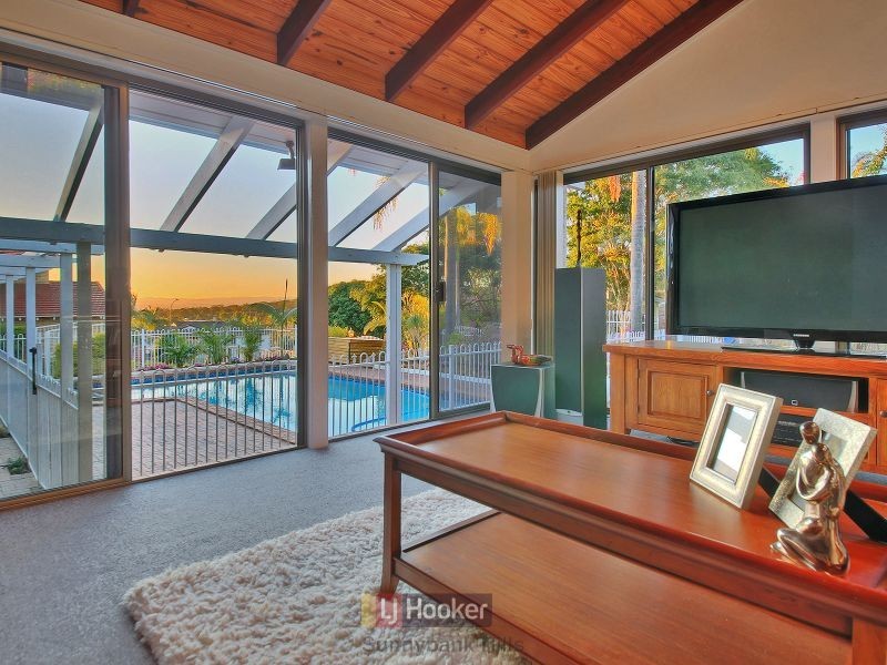 5 Belfairs Street, Robertson QLD 4109